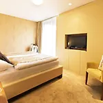 Mama's Design & Boutique Отель 4*