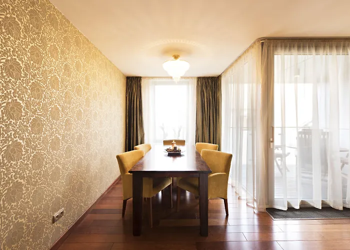 Mama's Design & Boutique 4*