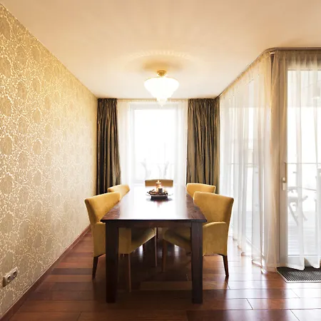 Mama's Design & Boutique 4*